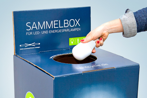 Foto blaue Sammelbox für LED- und Energiesparlampen